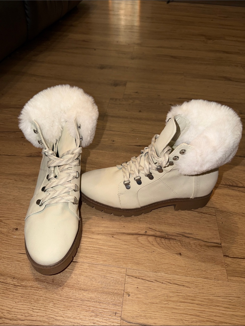 EAPRIT Women's Cream Faux-Fur Collar Lace-Up Ankle Boots SIZE 10NEW WITHOUT TAGS